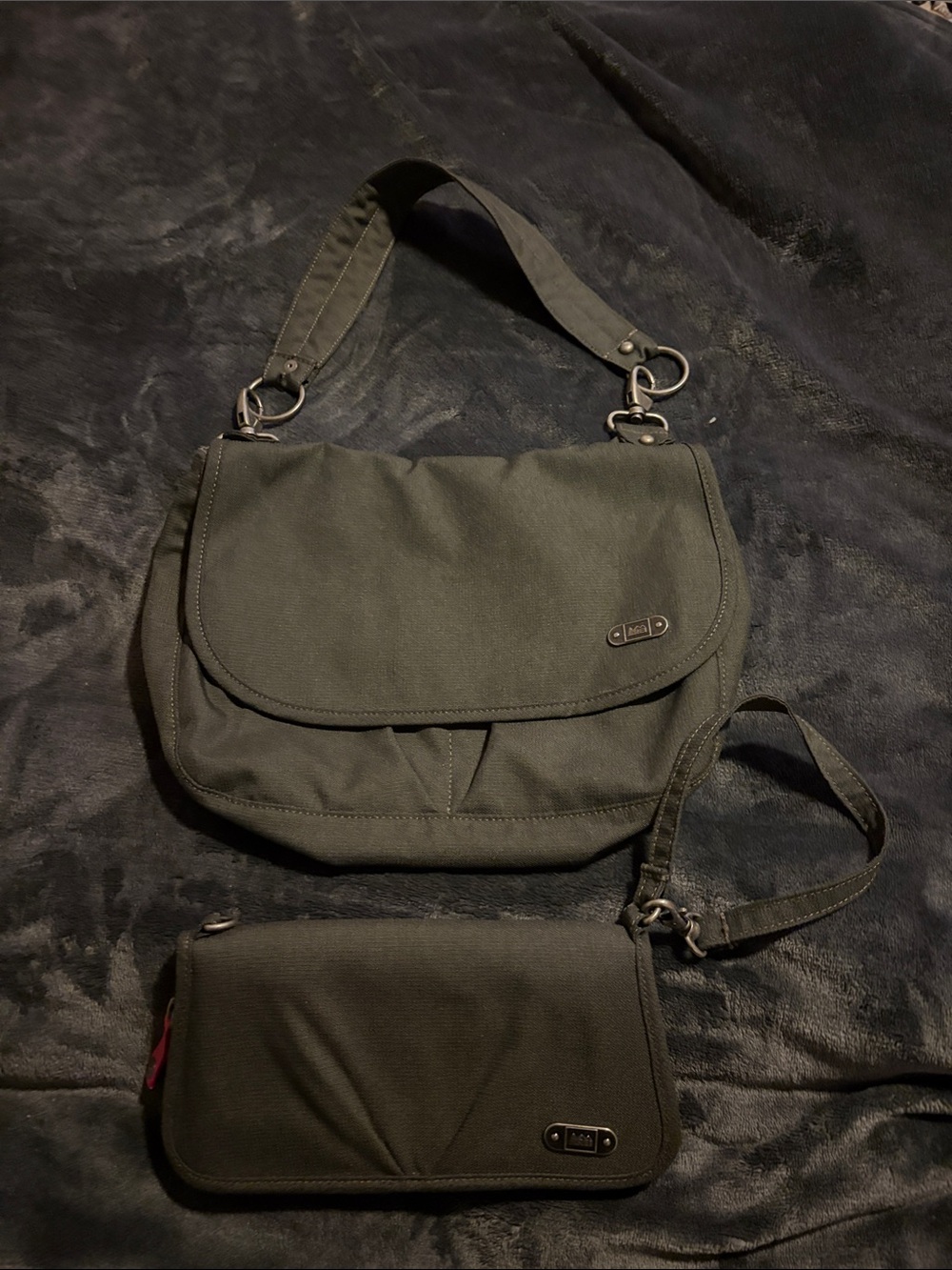 REI Olive Green Canvas Satchel and Wristlet matching wallet like new